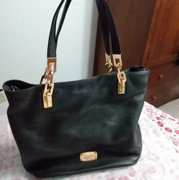 Michael Kors Handbags - 💰Michael Kors Tote
